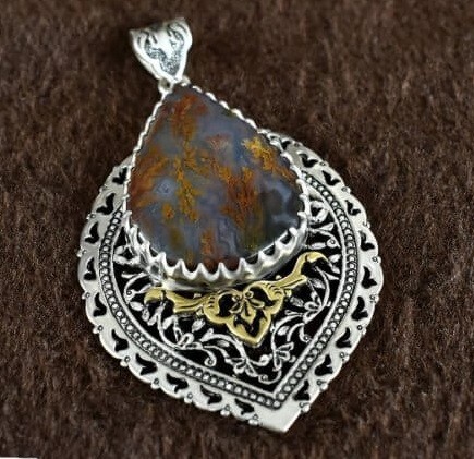 Persischer Gravierter Silberanhänger mit Opal-Edelstein
