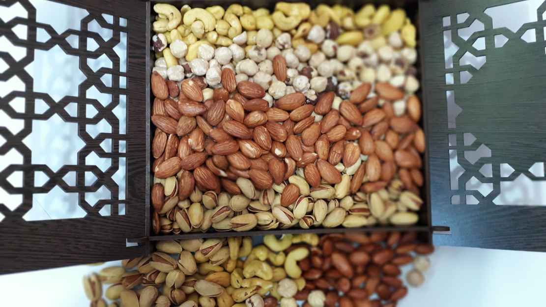 Gemischte Persische Nüsse Geschenkbox – Gesalzen & Geröstet