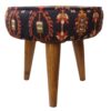 Traditioneller roter persischer Hocker mit Holzbeinen und Samtstoff, Art