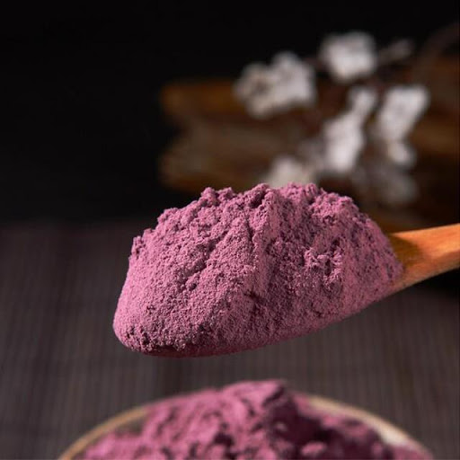 Hochwertiges Pulver aus getrockneten roten Rosenblütenblättern – 500 Gramm