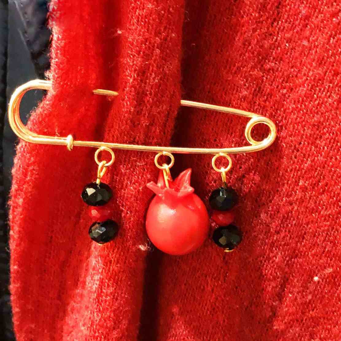 Delbar Safety Pin Brooch – Elegantes und schützendes Accessoire