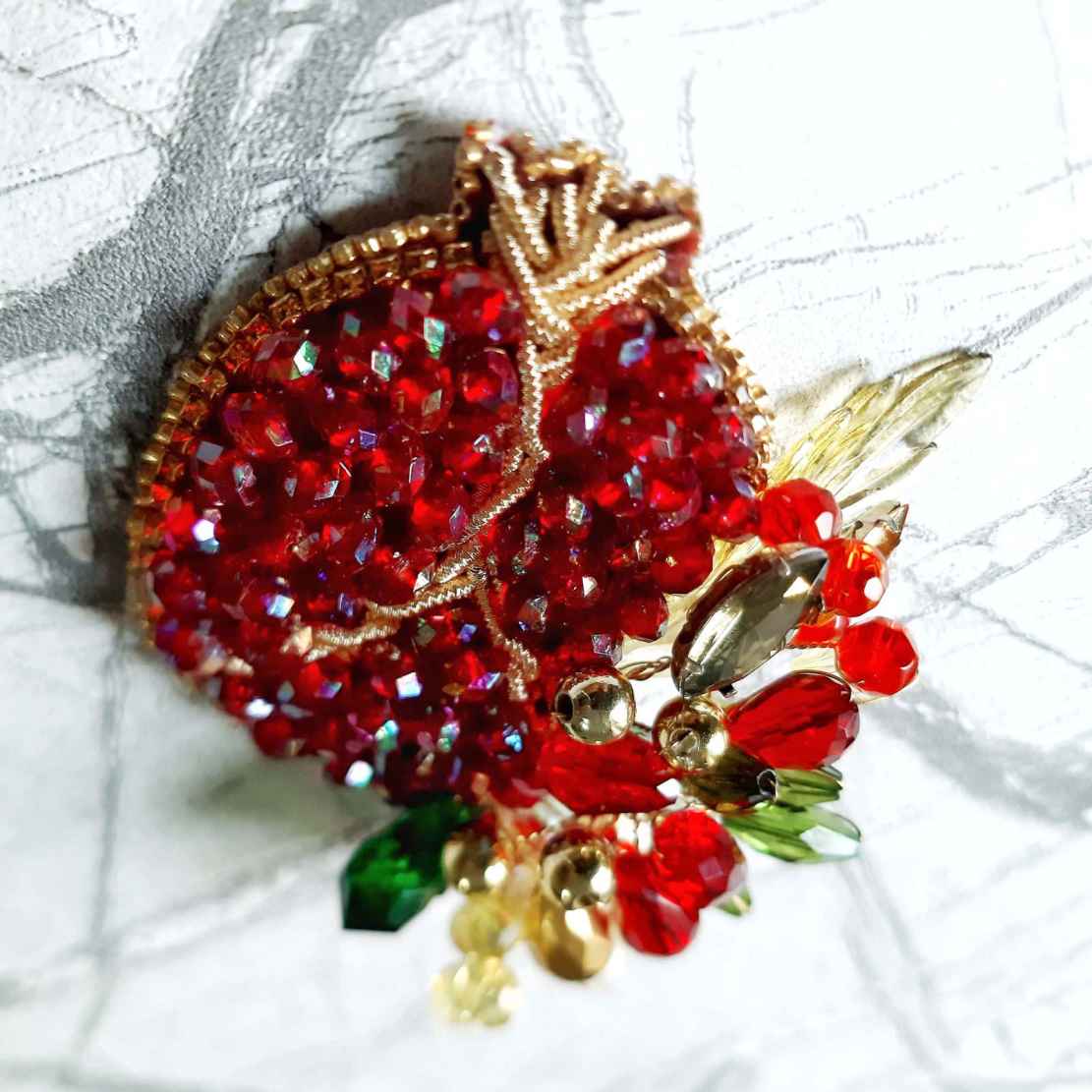 Granatapfel-Broschen-Nadel – Symbolisch und Elegant