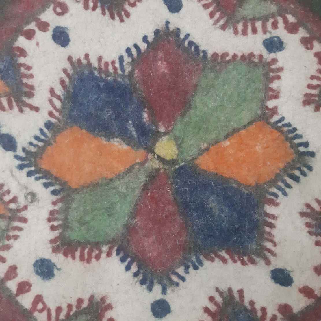 Persischer Wollfilzteppich 100% natürlich und handgefertigt Tb100