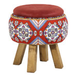Runder Samt-Hocker mit Holzbeinen, inspiriert von persischer Kunst, Rot