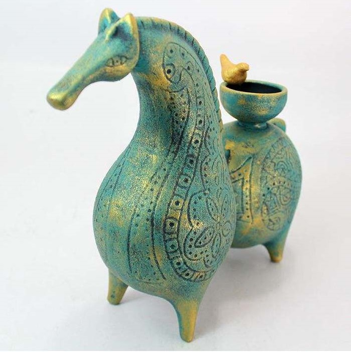 Persischer Töpfer-Kerzenständer handgefertigt mit kunsthandwerklicher Eleganz Pferd