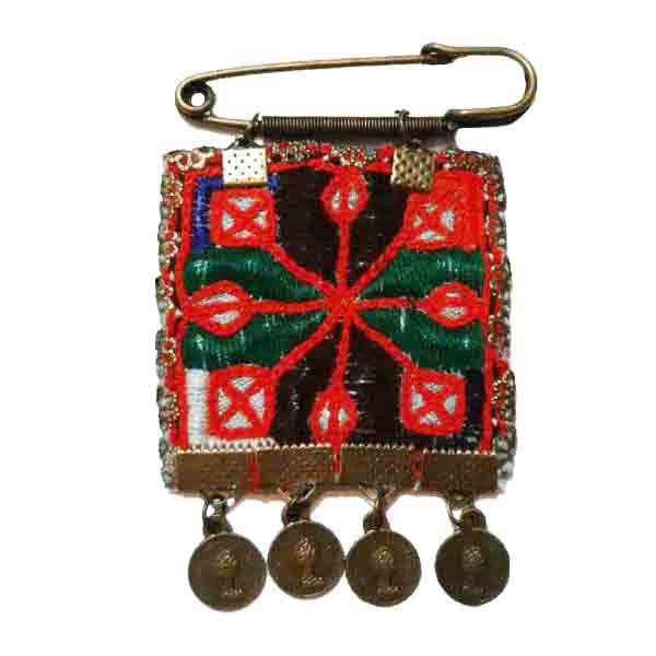 Bestickte traditionelle Balochi-Brosche – einzigartiges Kulturdessin