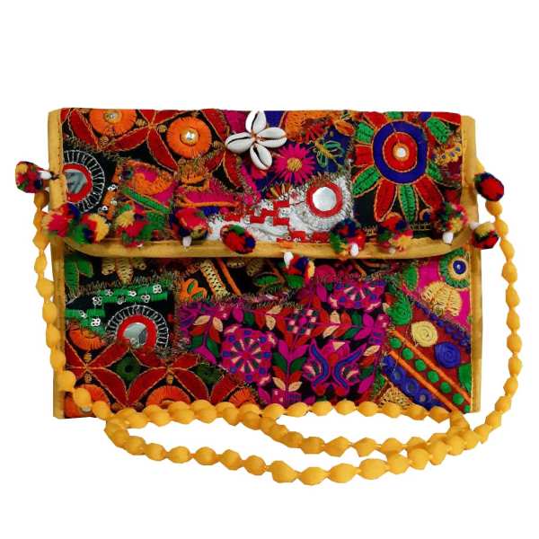 Bestickte Samt-Clutch mit floralen Kreisen