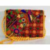 Bestickte Samt-Clutch mit floralen Kreisen