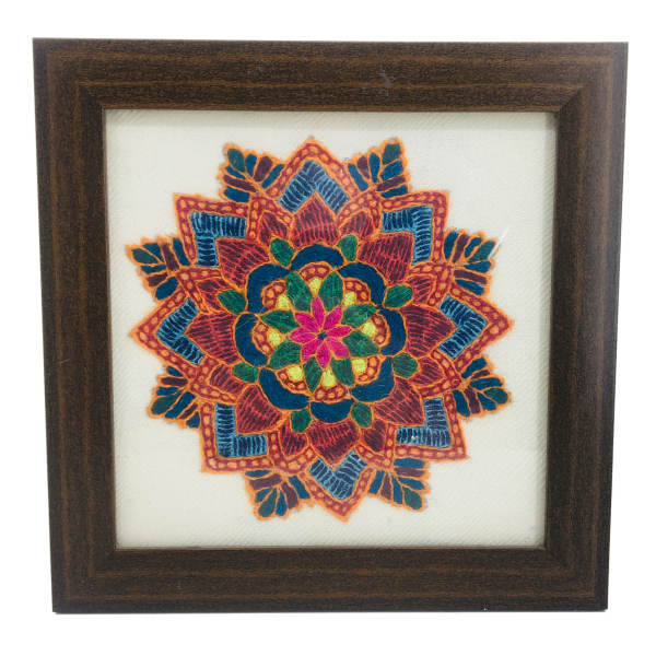 Persischer bestickter Wandteppich – Florale Textilkunst