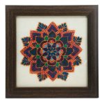 Persischer bestickter Wandteppich – Florale Textilkunst