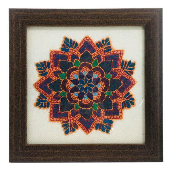 Persischer bestickter Wandteppich – Florale Textilkunst