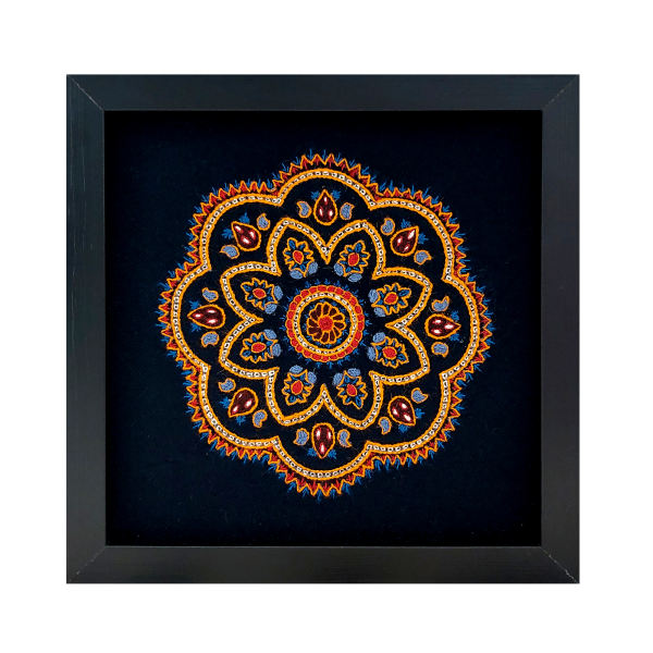 Persischer bestickter Wandteppich – Florale Toranj-Textilkunst