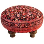 Traditioneller roter persischer Hocker mit Holzbeinen und Samtstoff, Rund