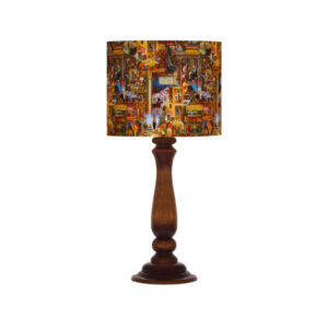 Traditionelle Holz-Tischlampe mit persisch inspiriertem Lampenschirm Schahnameh