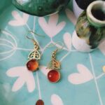 Messing-Ohrringe Modell Orangefarbener Achat