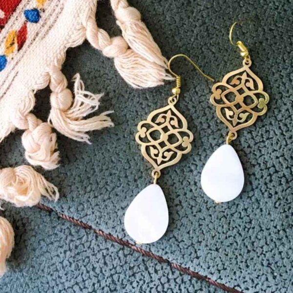 Messing-Ohrringe mit Weißem Achat