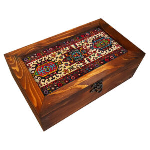 Holzbox zum Verschenken mit persisch inspiriertem Muster Teppich