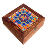 Holzbox zum Verschenken mit persisch inspiriertem Muster Fliesen