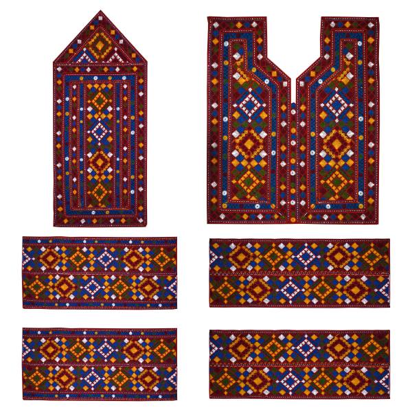 Handgefertigtes Balochi besticktes Kleidungsstück - Modell Blume