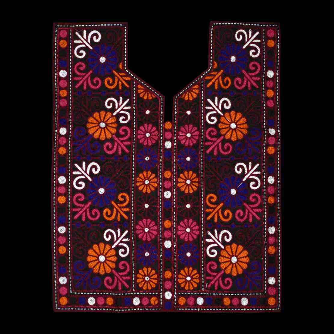 Handgefertigtes Balochi besticktes Kleidungsstück – Mosaik