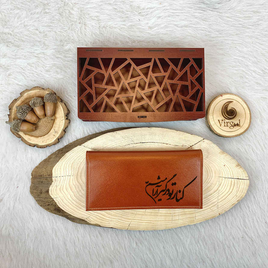 Persischer Leder-Langgeldbeutel mit Kalligraphie-Design