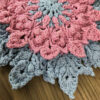 Runde Häkel-Tischdecke, handgestrickt