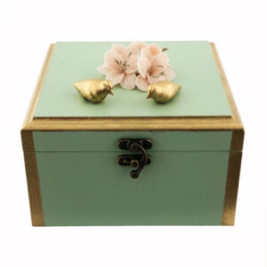 Holzbox zum Verschenken mit künstlerischem Muster Blumen & Vögel