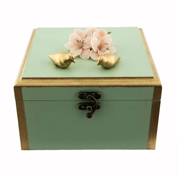 Holzbox zum Verschenken mit künstlerischem Muster Blumen & Vögel