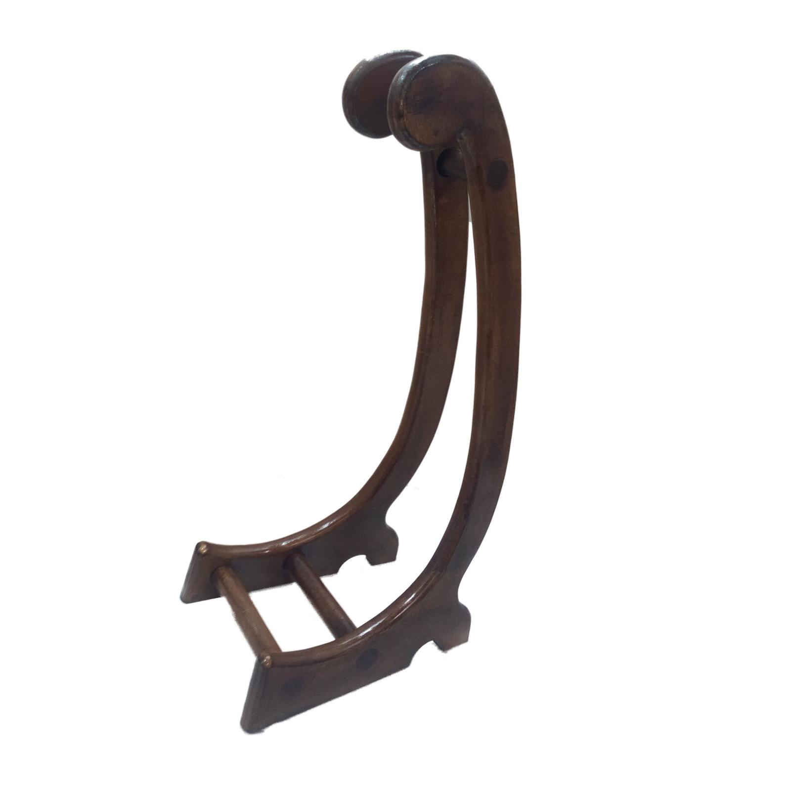 Holzständer für persischen Setar