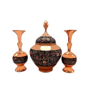 Set aus handgefertigten persischen Kupfervasen und Schale