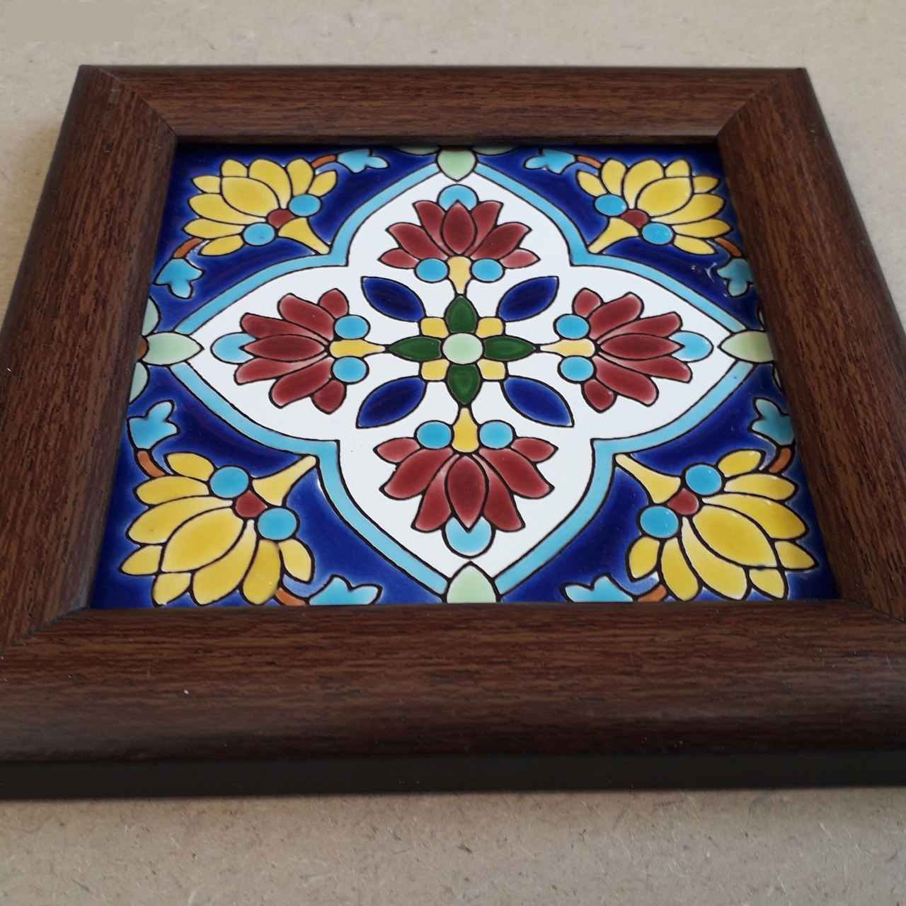 Dekorative persische gerahmte Keramikfliese – Regenbogen