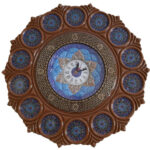 Handgefertigte persische Holz-Wanduhr – Minakari-Emaille Marineblau