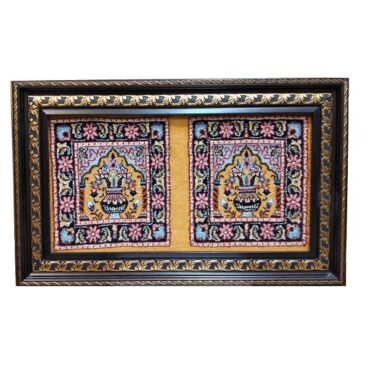 Hand-Knotted Persian Wall Hanging Rug from Tabriz DepictinHandgeknüpfter persischer Wandteppich aus Tabriz, der einen Blumentopf darstelltg Flower Pot