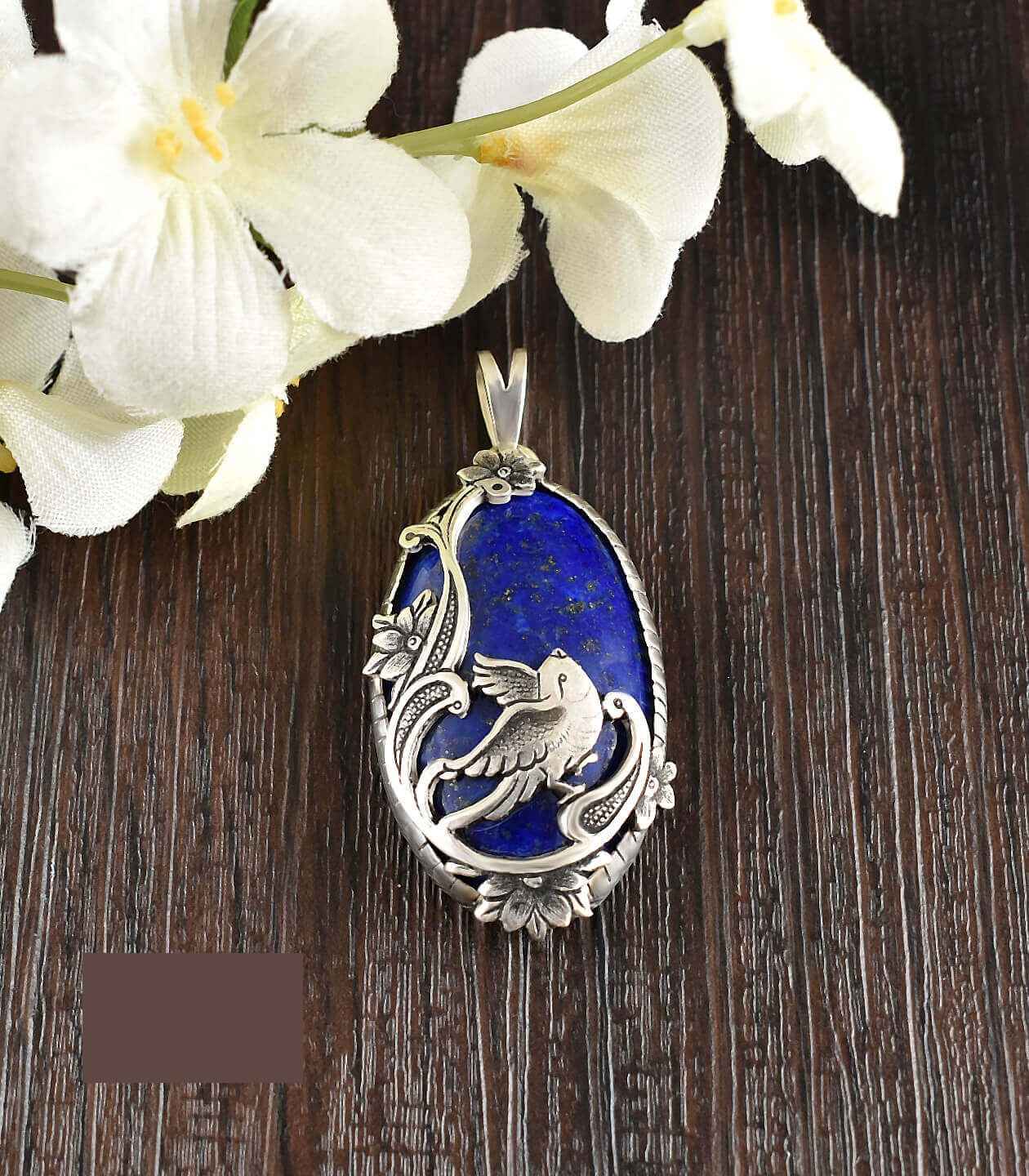 Persischer Gravierter Silberanhänger mit Lapislazuli-Edelstein