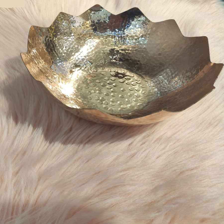 Persische Kupferschale zum Servieren von Früchten und Süßigkeiten, gehämmert