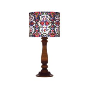 Traditionelle Holz-Tischlampe mit persisch inspiriertem Lampenschirm