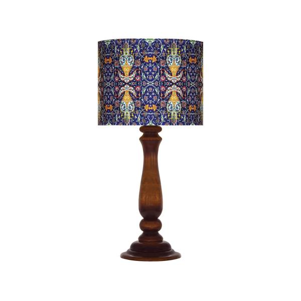 Traditionelle Holz-Tischlampe mit persisch inspiriertem Lampenschirm Kabiri