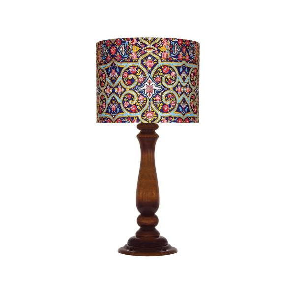 Traditionelle Holz-Tischlampe mit persisch inspiriertem Lampenschirm Kashi