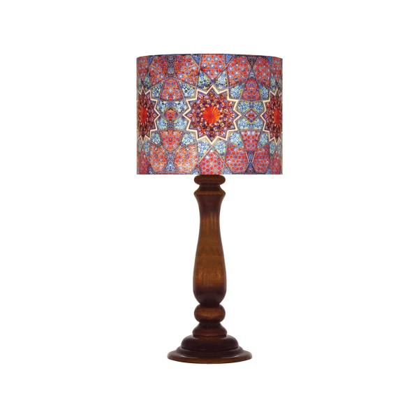 Traditionelle Holz-Tischlampe mit persisch inspiriertem Lampenschirm Silva