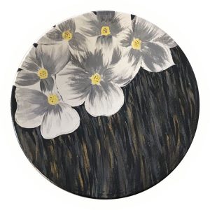 Dekorativer Keramikteller handgemalt weiße Blumen & dunkles Grau