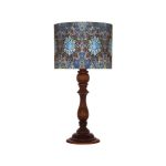 Traditionelle Holz-Tischlampe mit persisch inspiriertem Lampenschirm Delban