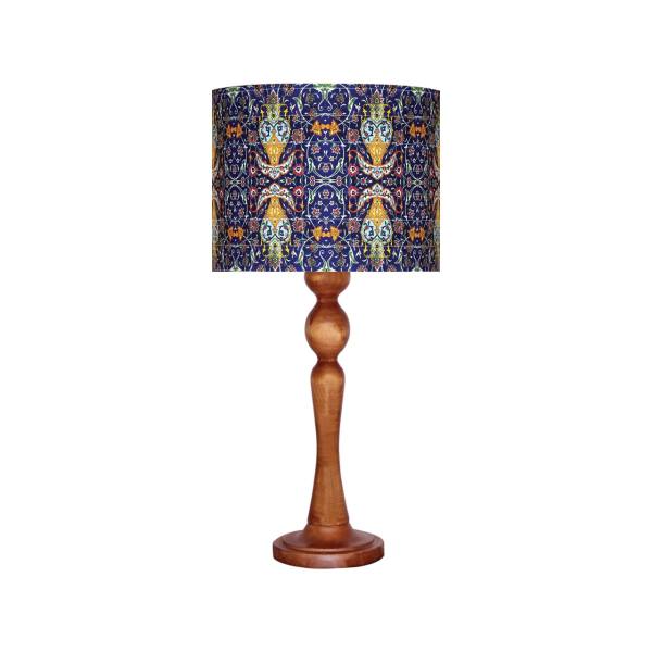Traditionelle Holz-Tischlampe mit persisch inspiriertem Lampenschirm Kabiri