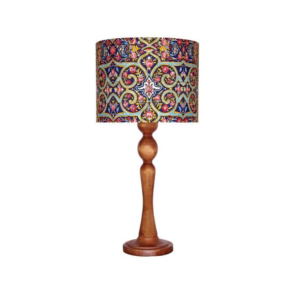 Traditionelle Holz-Tischlampe mit persisch inspiriertem Lampenschirm Karimi