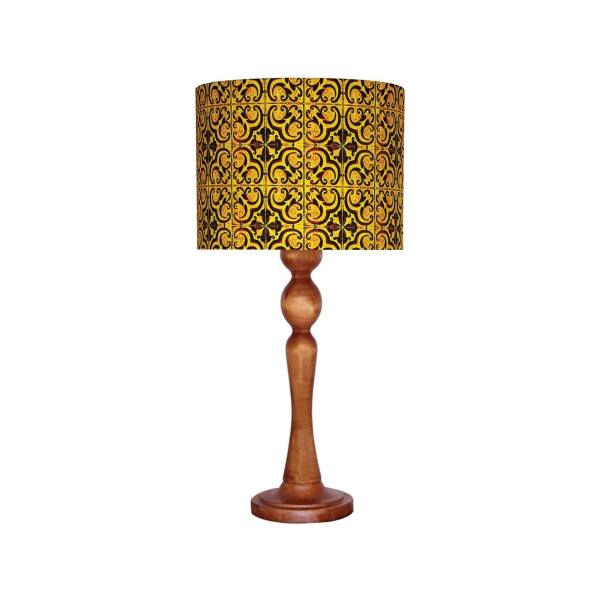 Traditionelle Holz-Tischlampe mit persisch inspiriertem Lampenschirm Gelb