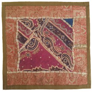 Bestickter Kissenbezug – Lila Suzani-Design
