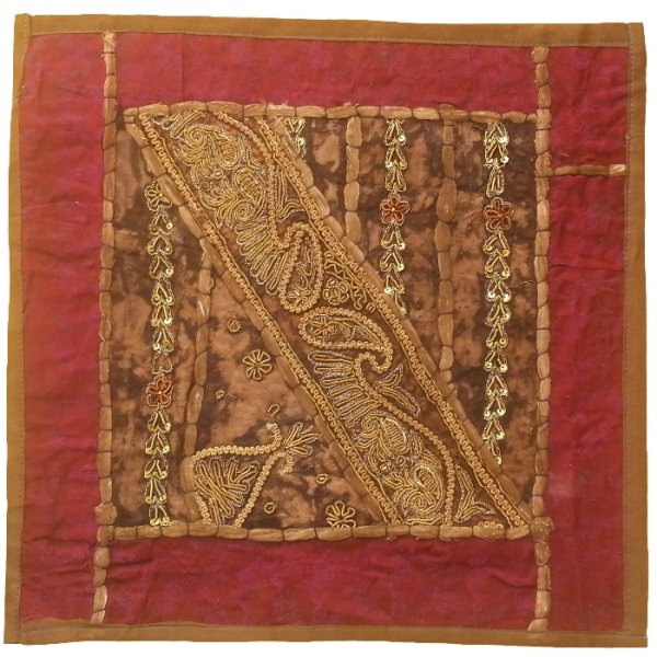 Bestickter Kissenbezug – Rot mit goldenem Suzani-Design II