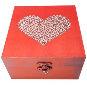 Holzbox zum Verschenken mit künstlerischem Muster Herz