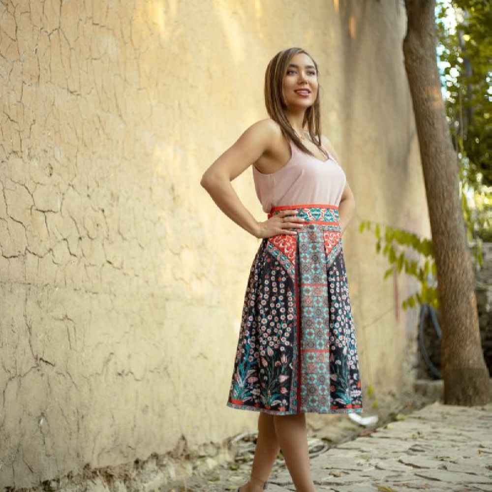 Schwarzer Iranischer Damenrock Modell Kashan