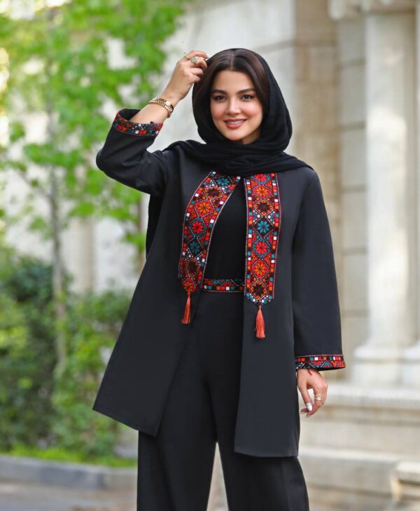 Set aus traditionellem persischem Manto und Hose Modell