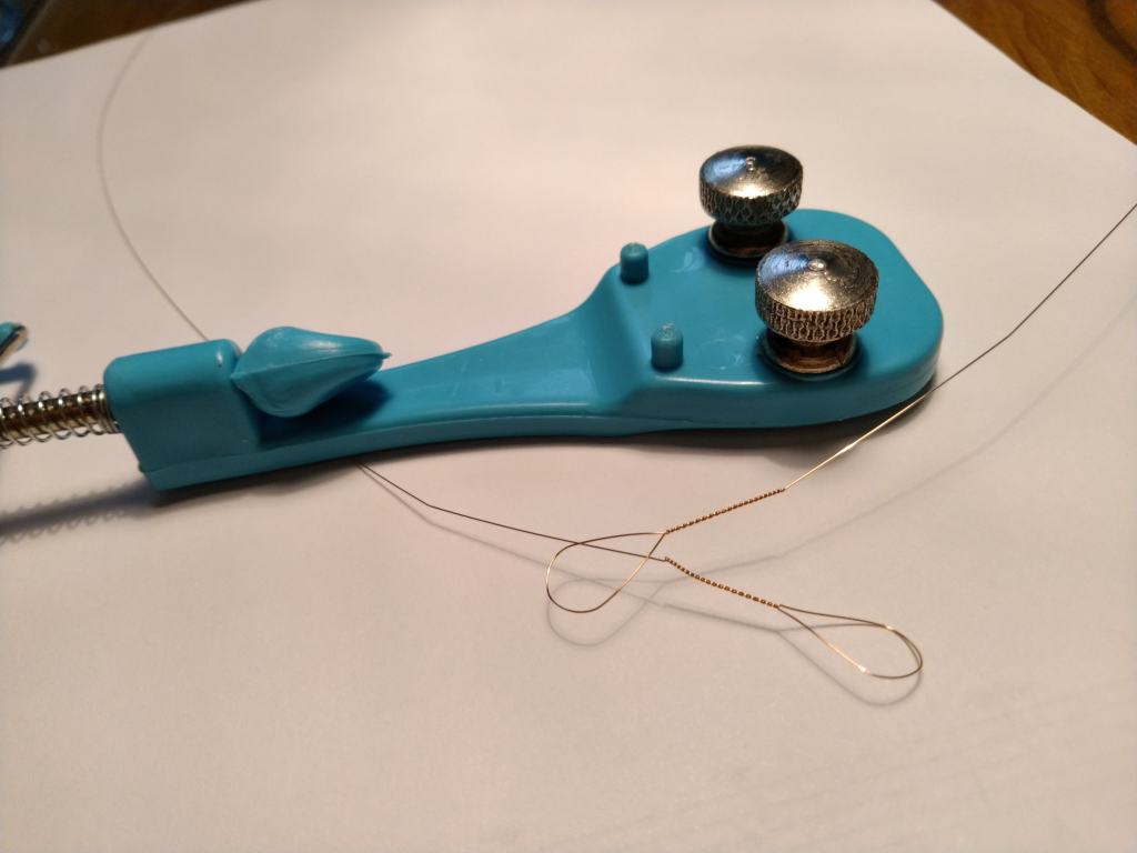 Universeller Saitenwickler für persische Instrumente geeignet